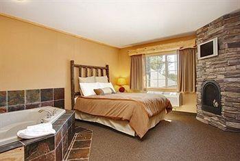 Whitefish Lodge And Suites Cross Lake Esterno foto