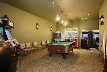 Whitefish Lodge And Suites Cross Lake Esterno foto